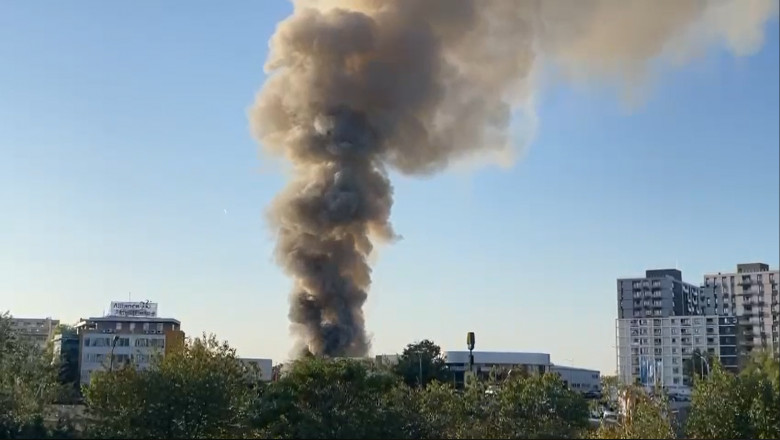 Incendiul din Bucuresti, de la containerele in care locuiau ucraineni, a fost stins. Unui minor i-a fost acordat primul ajutor Imagine