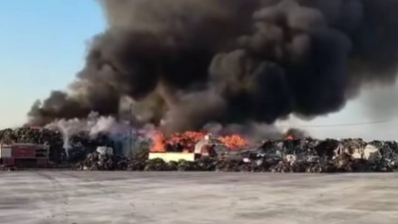 Incendiul din judetul Prahova, departe de a fi stins: flacarile se manifesta pe o suprafata de peste 3.000 de metri patrati Imagine