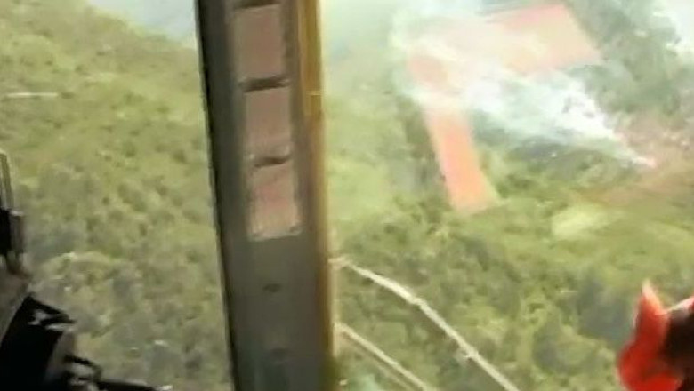 Incendiul din Parcul National Domogled: o mie de pompieri, politisti si voluntari lupta cu flacarile Imagine