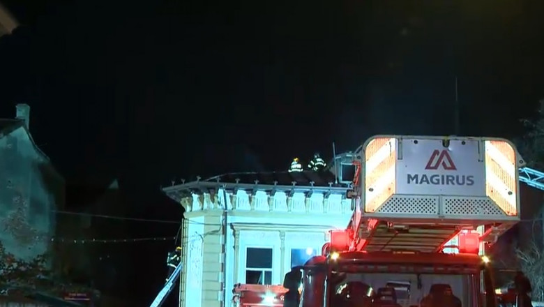 Incendiul izbucnit la o casa din zona Unirii a Capitalei a fost stins de pompieri, dupa doua ore. Nimeni nu a fost ranit Imagine