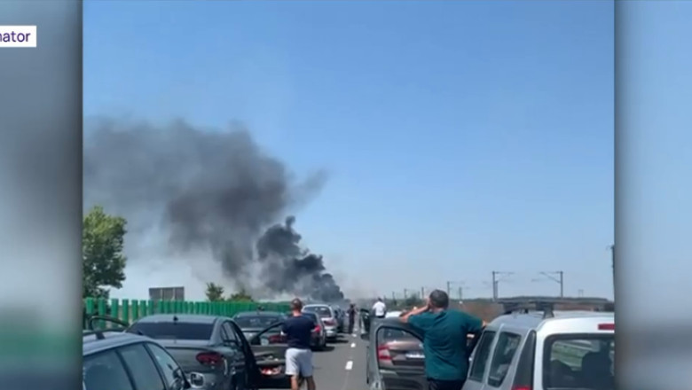 Incendiul urias de vegetatie care a izbucnit pe Autostrada Soarelui a fost stins. Circulatia a fost reluata Imagine