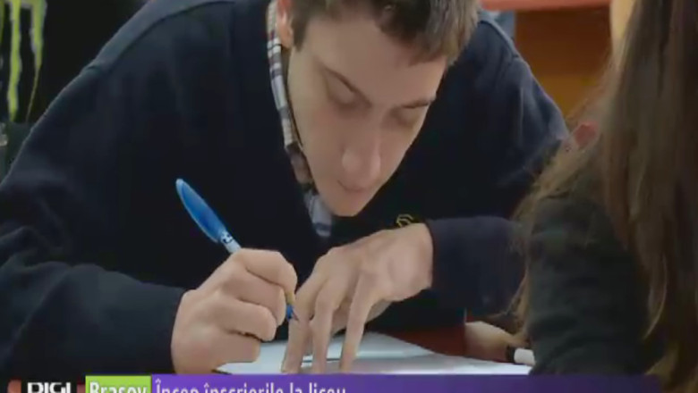 Incep inscrierile la liceu  Imagine