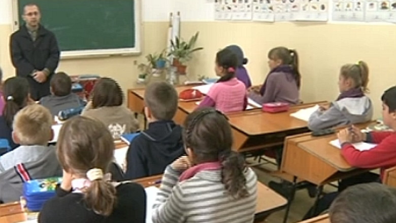 Incep simularile la examenele nationale pentru elevii de clasa a VIII-a. Calendarul probelor Imagine