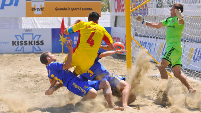 Incepe campionatul de fotbal pe plaja Imagine
