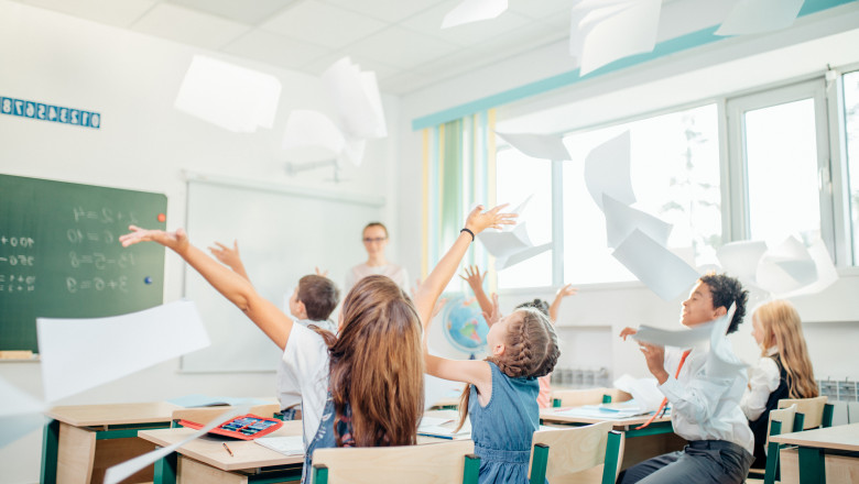 Incepe vacanta de toamna 2025: Elevii intra in prima pauza a anului scolar. Cand este programat al doilea modul de cursuri Imagine