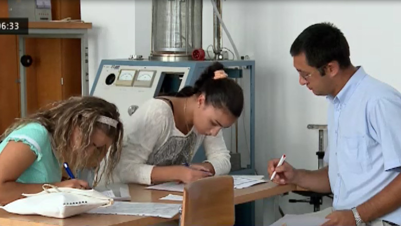 Inceput de an universitar cu mastere anulate. Studentii nu-si pot recupera banii dati pe taxele de inscriere Imagine