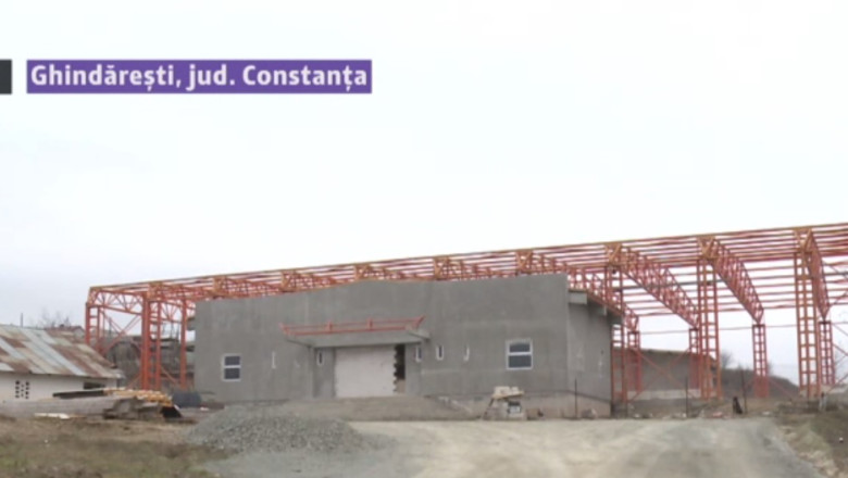 Inceputa si abandonata. O sala de sport din Ghindaresti nu este gata nici dupa 3 ani de la inceperea lucrarilor Imagine