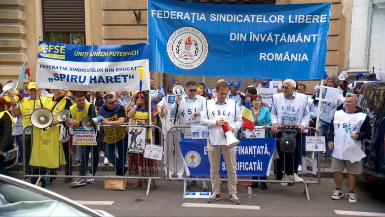 Inceputul de an scolar, sub semnul intrebarii. Profesorii protesteaza in fata Ministerului Educatiei. Care sunt nemultumirile lor Imagine