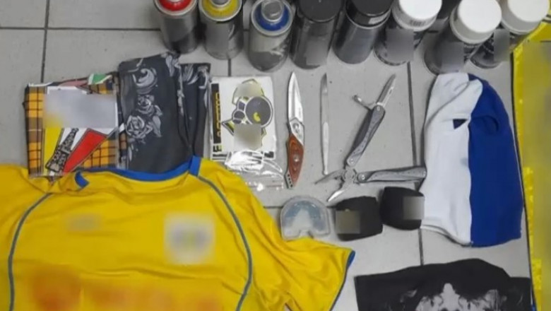 Inchisoare cu suspendare pentru ultrasii Petrolului prinsi in Grecia cu cutite la ei. Cum se apara barbatii Imagine