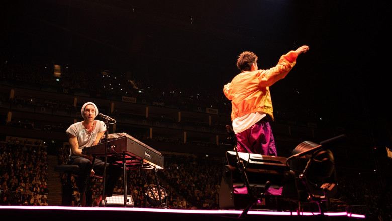 Inchisoare pentru „dealerul” de pe dark web care a furat muzica nelansata a formatiei Coldplay. A facut ilegal o avere din melodii Imagine