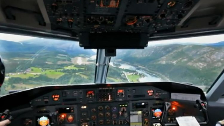 Incident aviatic straniu in Marea Britanie: mana artificiala a pilotului a cazut de pe mansa in timpul aterizarii Imagine