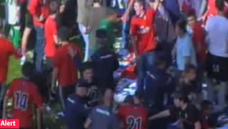 Incident la meciul Osasuna-Betis. Un gard de protectie s-a prabusit cu tot cu spectatori Imagine