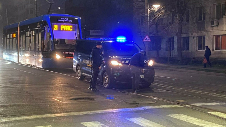 Incident periculos la Braila: un tramvai a plecat fara vatman, care coborase sa schimbe macazul, iar usile vehiculului s-au blocat Imagine