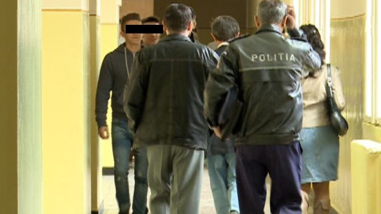 Incident petrecut chiar cand Politia era in scoala. Doi elevi au aruncat o pocnitoare Imagine