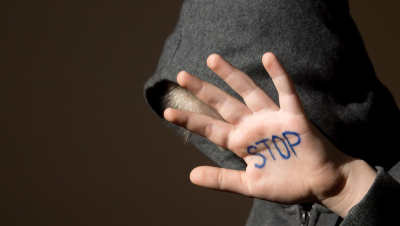 Incident socant in Braila. Un elev de 12 ani ar fi fost batut in plina strada de tatal unui coleg de clasa Imagine