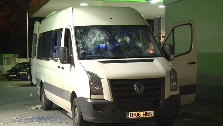 Incidente dupa ACS Poli - Dinamo. Suporteri dinamovisti, atacati cu pari si pietre la Lugoj! Imagine