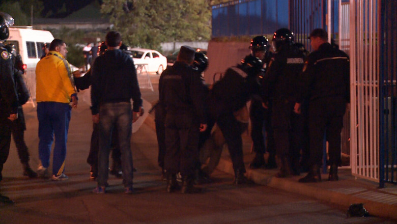 Incidente la Severin, intre suporterii craioveni si petrolisti Imagine