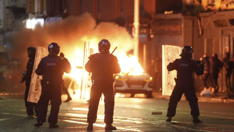 Incidente violente la Dublin dupa un atac cu cutitul soldat cu cinci raniti, inclusiv trei copii. Ciocniri intr-un cartier de imigranti Imagine