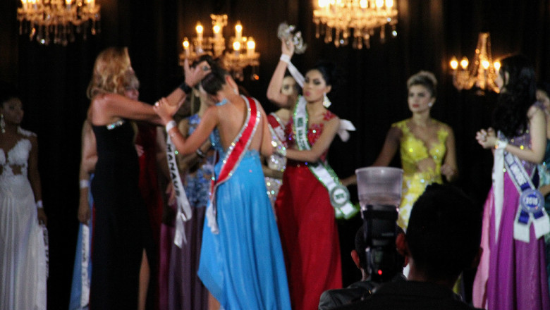 Incoronare cu scandal la un concurs de Miss din Brazilia Imagine