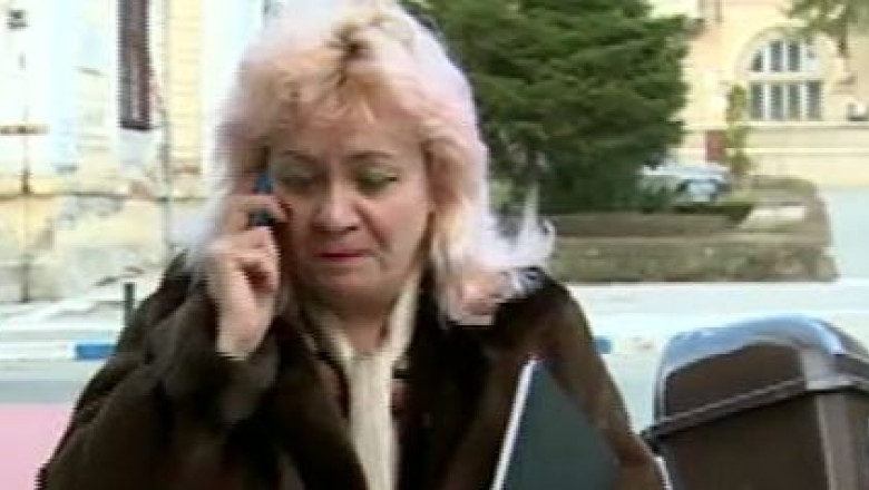 Indecenta la ora de engleza. O profesoara din Craiova le-ar fi povestit elevilor despre iubitul ei reincarnat Imagine