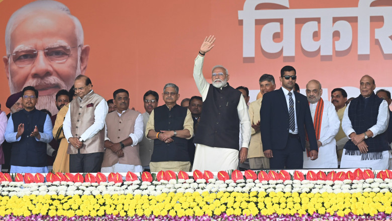 India se reorienteaza si reduce importurile de petrol rusesc, din cauza sanctiunilor SUA. De unde importa acum titei New Delhi Imagine