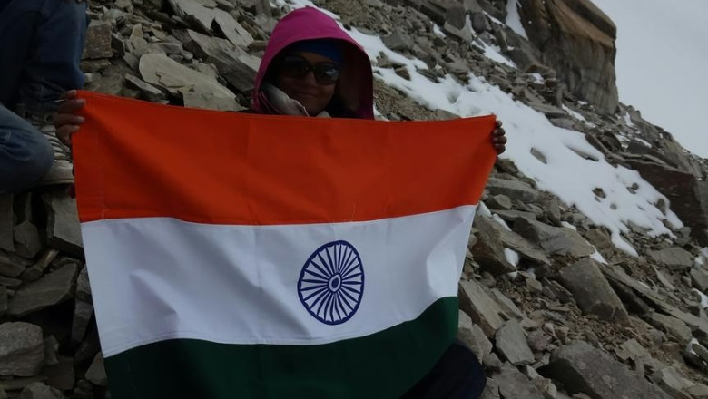 Indianca Arunima Sinha, prima femeie fara un picior care a ajuns pe Everest Imagine