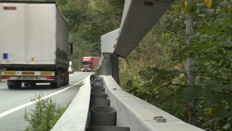 Indicatoarele rutiere de pe drumurile din judetul Mehedinti, tinta hotilor   Imagine