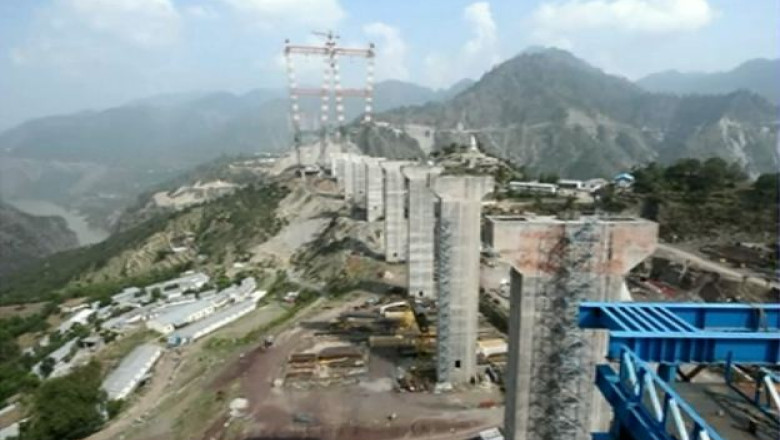 Indienii construiesc cel mai inalt viaduct feroviar din lume, intr-un defileu din Himalaya Imagine