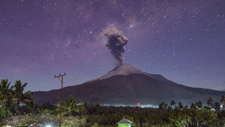 Indonezia, sub alerta de gradul IV: cel putin 10 morti si sate ingropate in cenusa dupa eruptia vulcanului Laki-laki Imagine