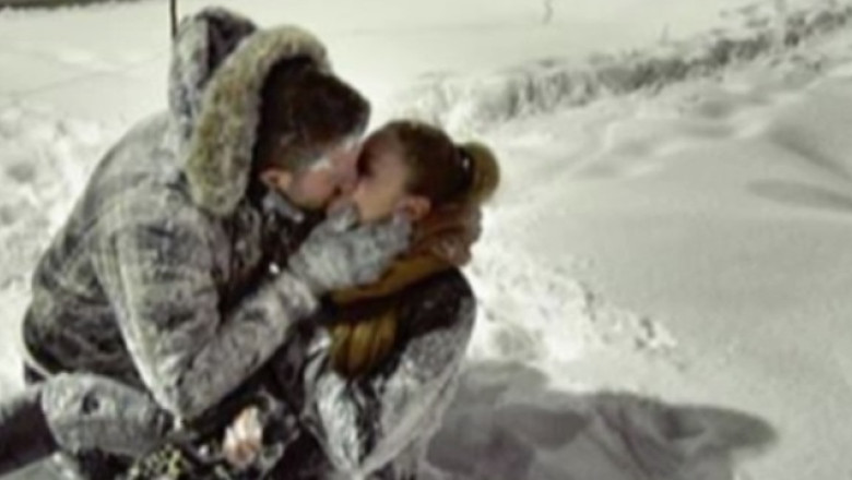 Indragostitii de pe Magheru. Fotografia care a primit peste 6.500 de like-uri pe Facebook Imagine