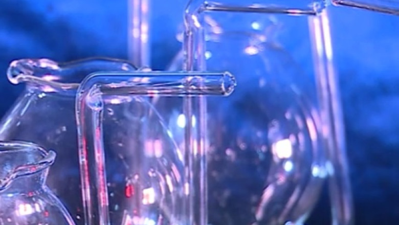 INEDIT. Un mester sticlar din Turda a inventat paharul indragostitilor Imagine