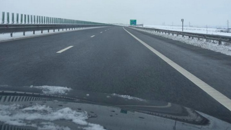 Infotrafic: Pe A2 si pe drumurile nationale din sud-estul tarii, vantul puternic formeaza suluri de zapada Imagine