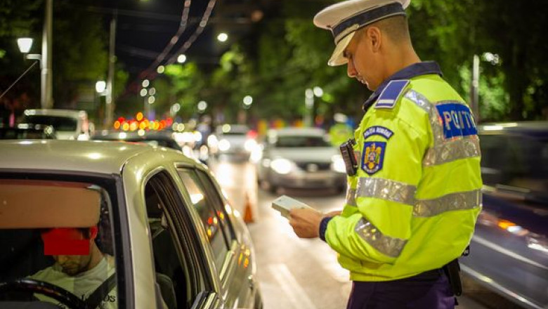 Infractor condamnat la inchisoare, tras pe dreapta in trafic la Timisoara. Barbatul a reusit sa scape chiar de sub nasul politistilor Imagine