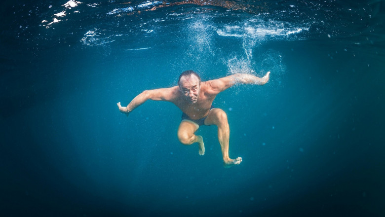 INSP spune ca valoarea concentratiei E.coli in apa Marii Negre nu este „anormala”, dar recomanda turistilor sa nu stea cu capul sub apa Imagine