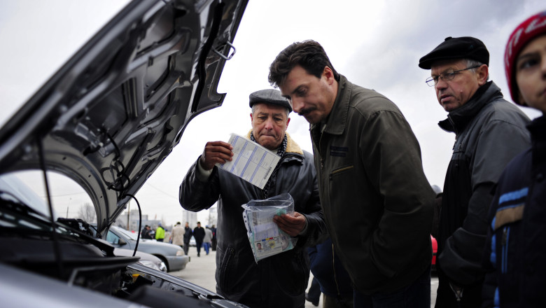 Instructorii auto sustin ca au fost pusi sa cumpere degeaba camere video Imagine