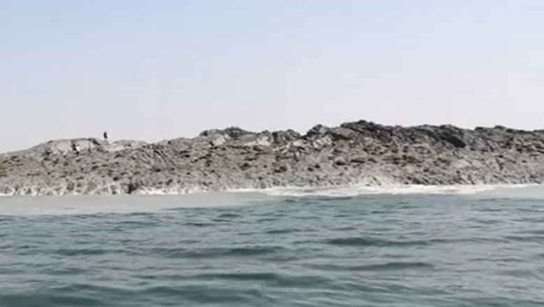 Insula creata de cutremurul din Pakistan a devenit atractie turistica Imagine