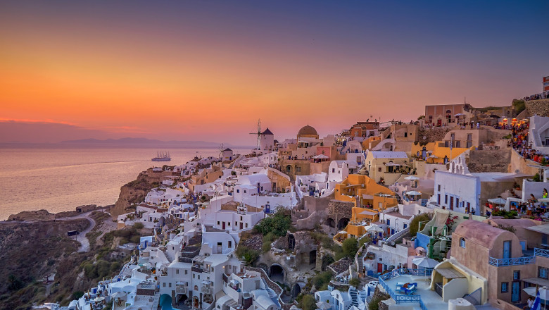 Insula Santorini, zguduita de 21.500 de seisme in ultimele trei saptamani. Specialistii nu exclud riscul unui cutremur major Imagine