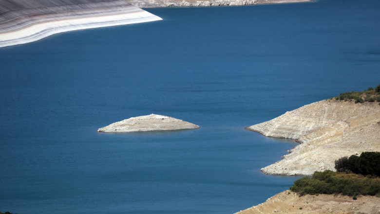 Insulele grecesti raman fara apa din cauza secetei, in plin sezon turistic. A fost decretata stare de urgenta Imagine