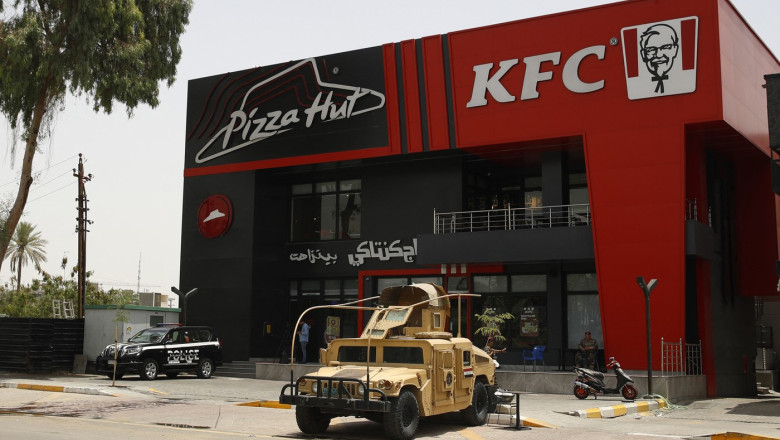 Insurgenta fast-food: Cum a provocat, prin ricoseu, razboiul din Gaza un val de atacuri asupra restaurantelor americane din Irak Imagine