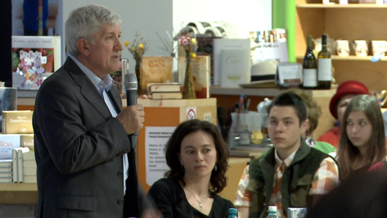 Intalnire cu scriitorul Mircea Diaconu, la Iasi  Imagine