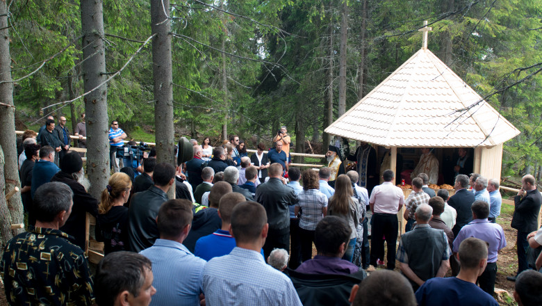 Intalnire emotionanta. Trei dintre supravietuitorii accidentului aviatic din Apuseni si salvatorii lor au mers la locul tragediei Imagine