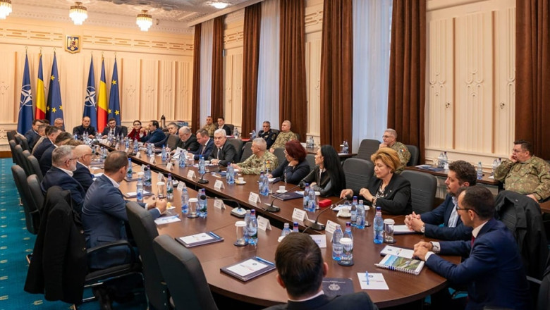 Intalnire intre sefii Armatei si parlamentari. Leoreanu: S-a propus stagiul militar voluntar pentru cei cu varsta intre 18 si 35 de ani Imagine