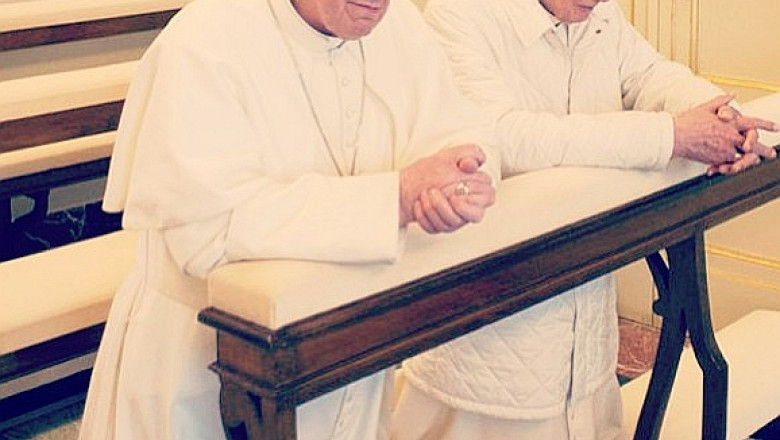 Intalnire intre zidurile Vaticanului: Papa Francisc l-a vizitat pe Papa Emerit Benedict al XVI-lea Imagine