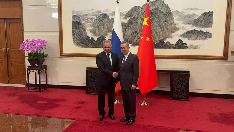 Intalnire Soigu - Wang Yi: Rusia si China trebuie sa contracareze incercarile SUA de a le izola Imagine
