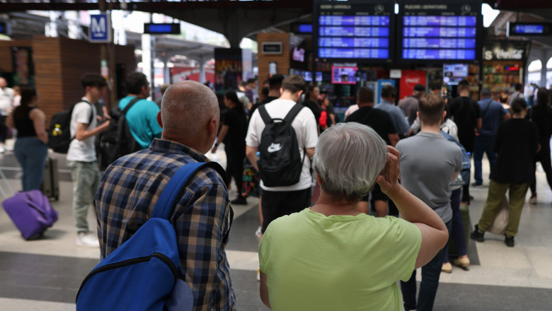 Intarzieri uriase pe calea ferata. Un tren de marfa s-a defectat, iar noua trenuri de calatori au fost nevoite sa stationeze Imagine