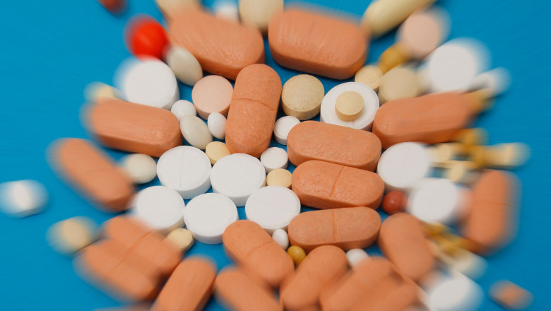 Interceptari in dosarul medicamentelor. Suspectii isi trimiteau reciproc SMS-uri, din dubele politistilor  Imagine