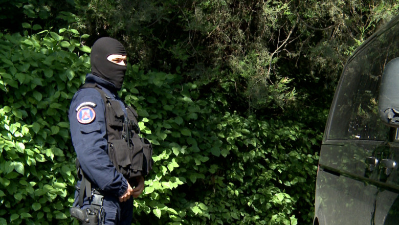 Interlopi din Bacau retinuti pentru ca au cerut camata 70.000 de euro Imagine