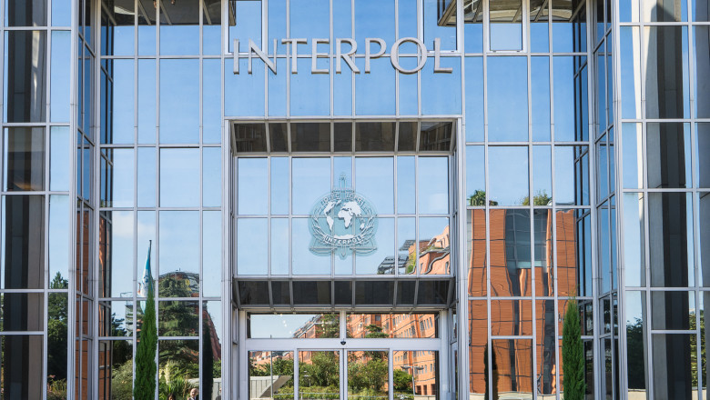 Interpolul a destructurat o retea din Republica Moldova care a incercat stergerea datelor fugarilor dati in urmarire internationala Imagine