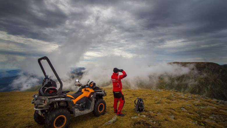 Interventie a salvamontistilor pentru salvarea unei persoane aflate in stare de inconstienta in zona Varfului Nedeia Imagine