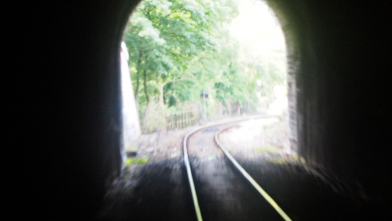 Interventie dificila de salvare: Tata si fiu in varsta de 9 ani, loviti de tren intr-un tunel feroviar Imagine